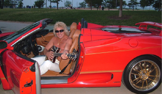 Illustration for article titled Would You Pay This Douche $300 To Drive You In His Ferrari?